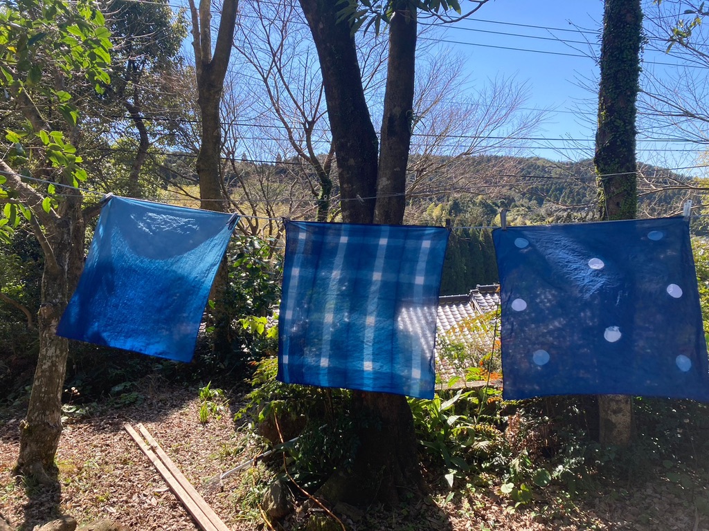 藍染めの布